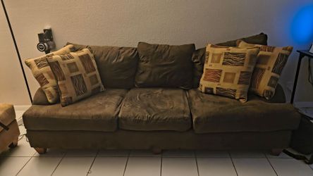 2 FREE SOFAS AND PILLOWS