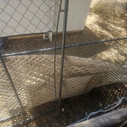 Free Gate Fence Dog Kennel 
