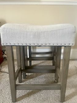 3 Barstools Like NEW. Barely Used