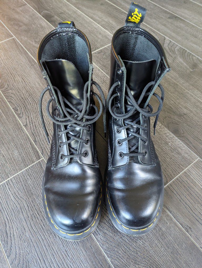 Doc Martens Size 9 Ladies - Like New!