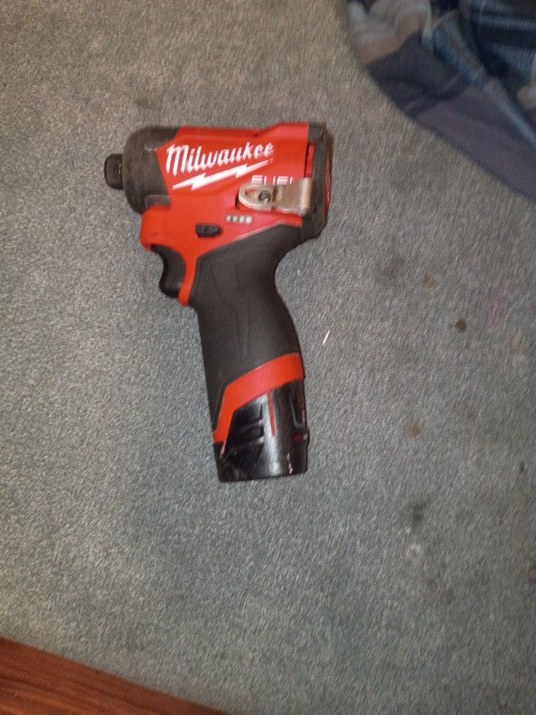 Milwaukee M12 Impact