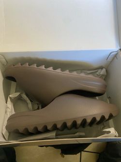 YEEZY Slides size 10