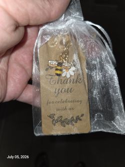 36 Bee Thank you keychain