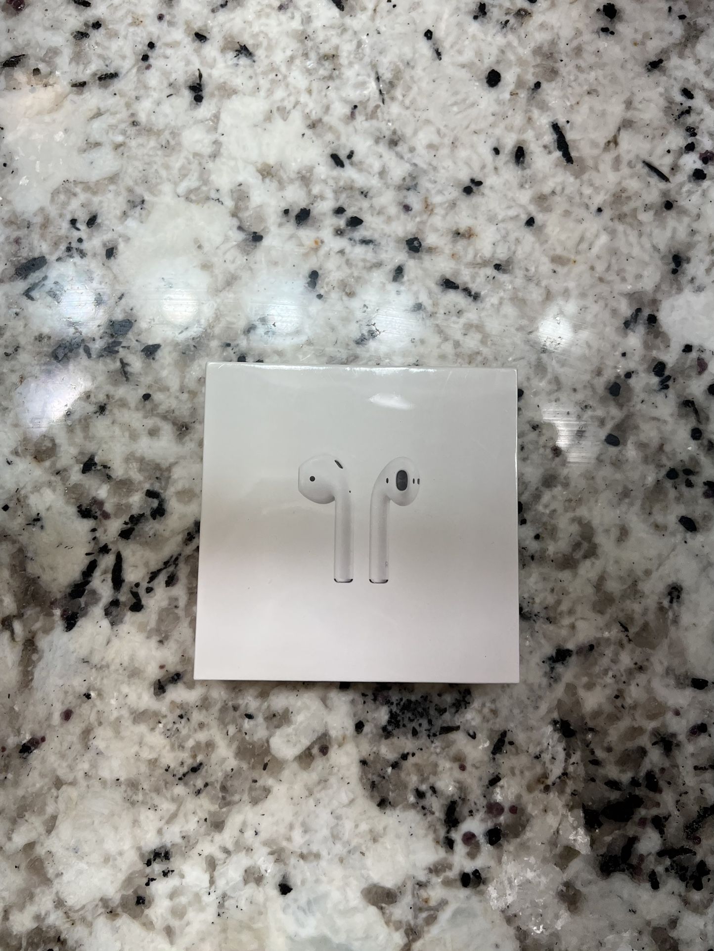 Apple AirPods With Wireless Charging Case