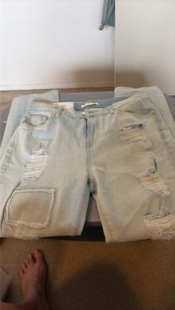 Light Wash Distressed Ripped Jeans