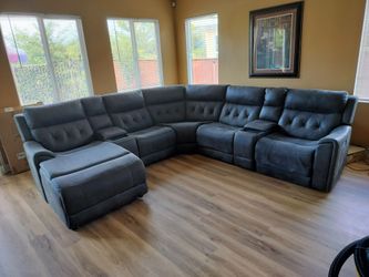 Large Charcoal Grey Microfiber Reclining Sectional w/ Chaise & Cup Holders – Excellent Condition