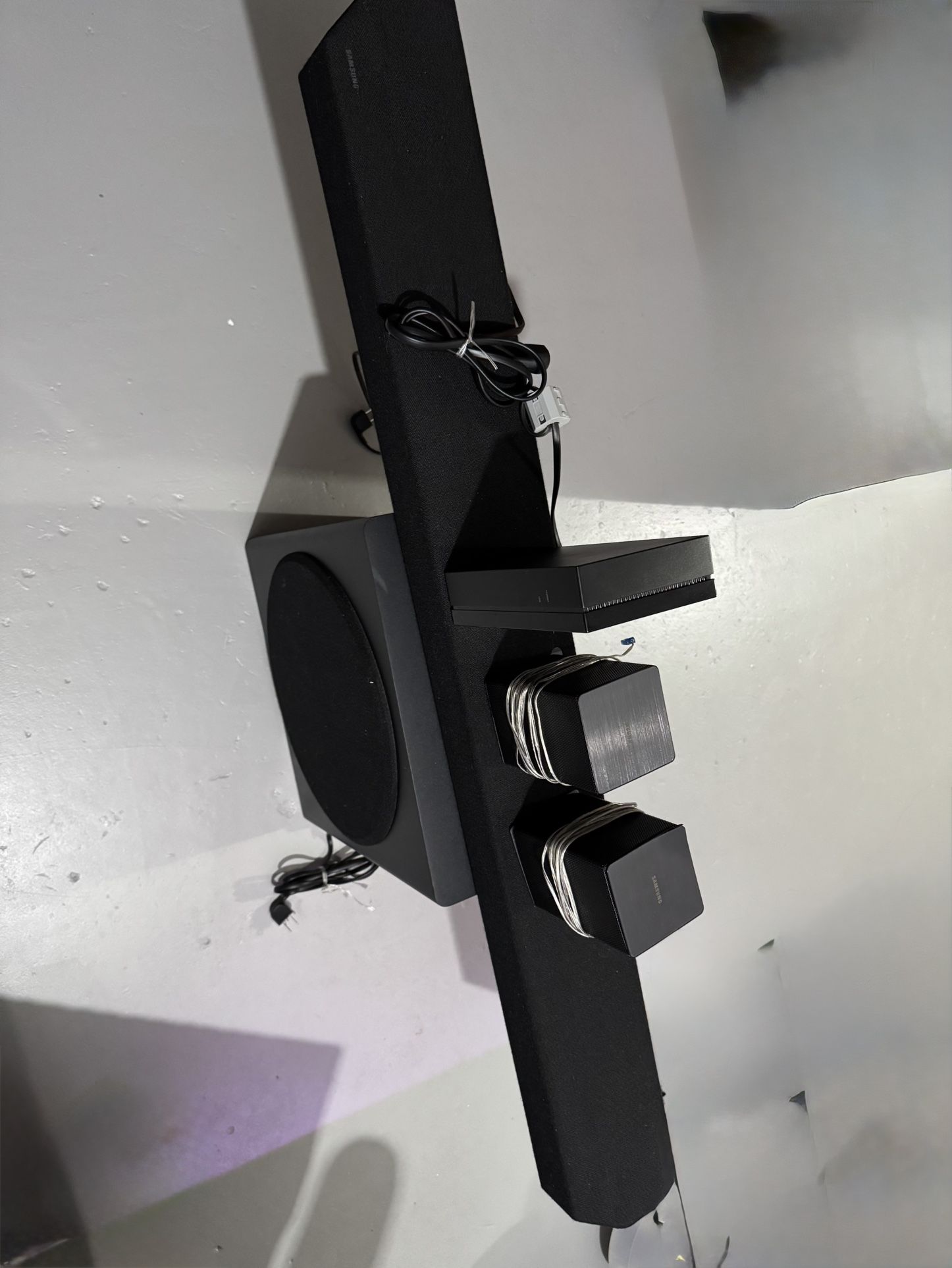 Samsung HW-Q900T Soundbar W/rear Speakers
