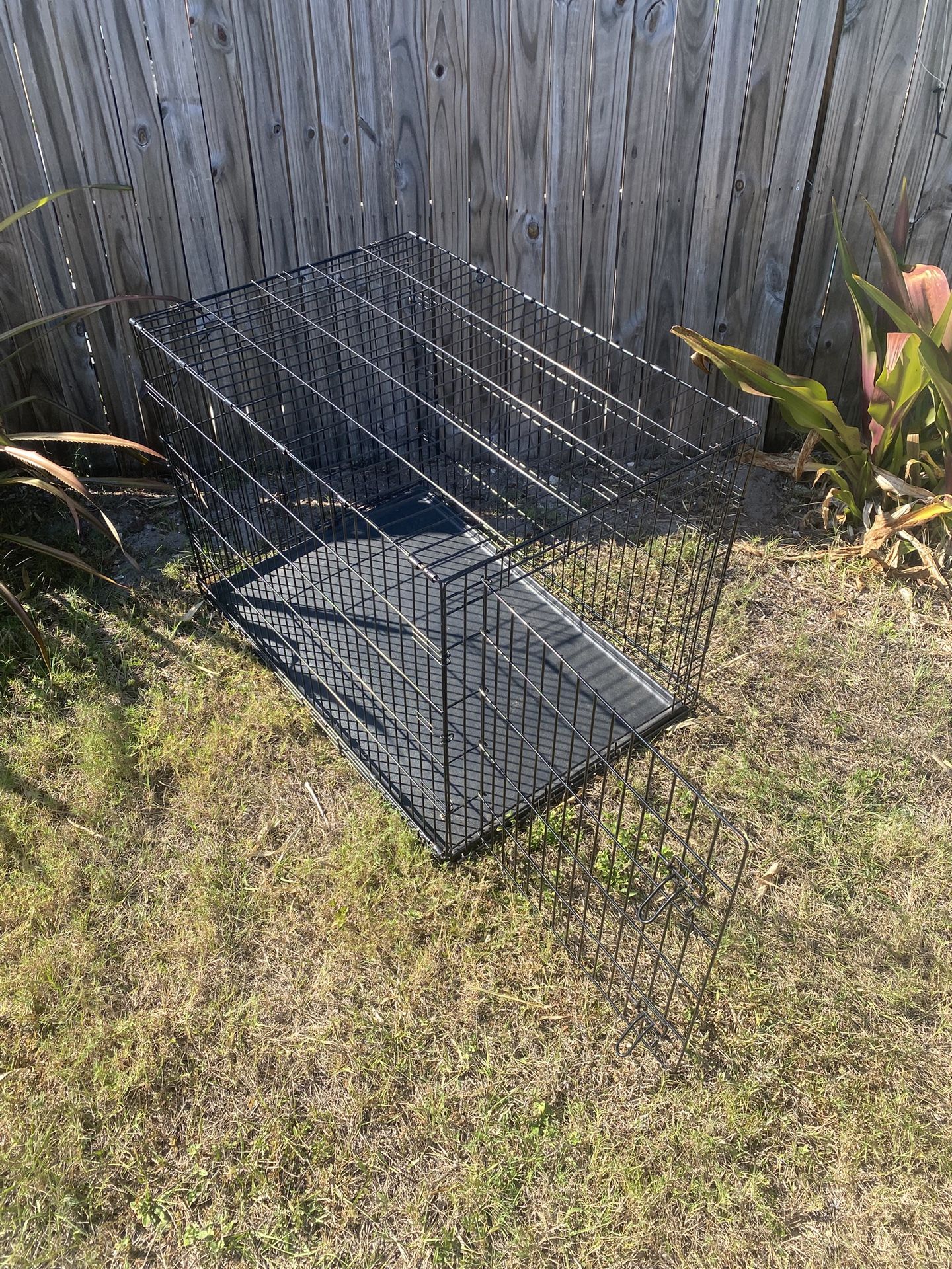 LARGE DOG CRATE