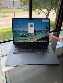 Apple 15” MacBook Air M5 Chip 16GB Ram 512SSD! Like new condition! 90 day warranty!