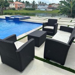Sillas, cojines y mesa para patio/new