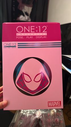 Mezco One:12 Collective Marvel Spider-Gwen Figure