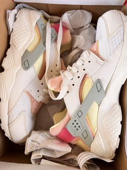 Nike Huarache Size 6y Youth Size
