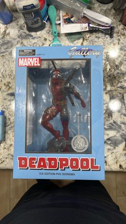Marvel Deadpool Diamond Select Gallery Ice Edition PVC Diorama