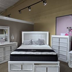 King/Queen Upholstered Storage Bed Set