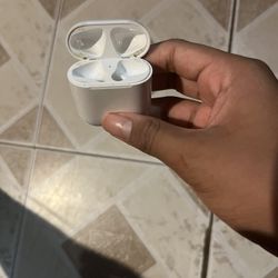 Apple AirPods Charging Case