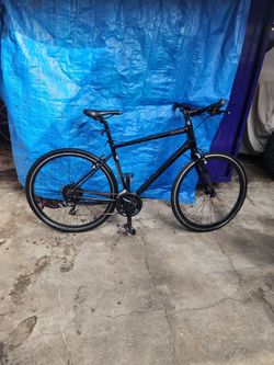Cannondale Black Hybrid Flat Bar Bike