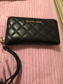 Michael kors wristlet