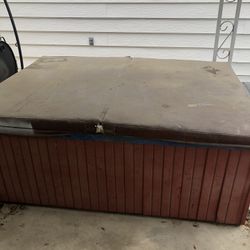 Hot tub For Sale