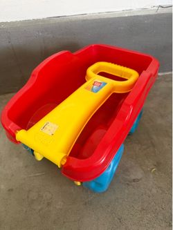 Payday plastic toy wagon