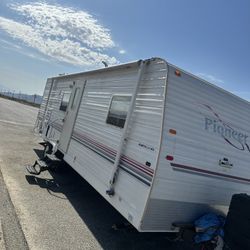 2003 Pioneer RV Trailer 26’