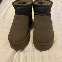 Women’s Uggs 