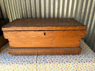 Hand made Antique Wooden Trunk/tool box with Lock no key