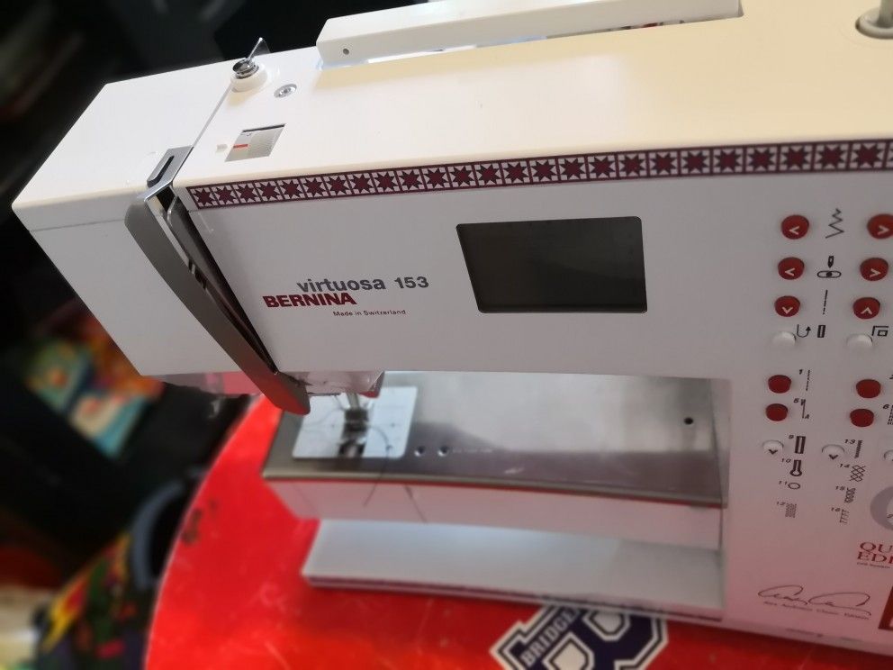 Bernina 153 QE Alex Anderson classic edition for Sale in Riverview, FL