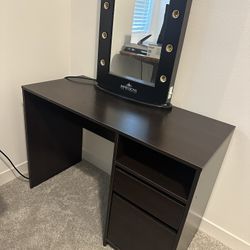Makeup Vanity Mirror With The Desk And Chair 