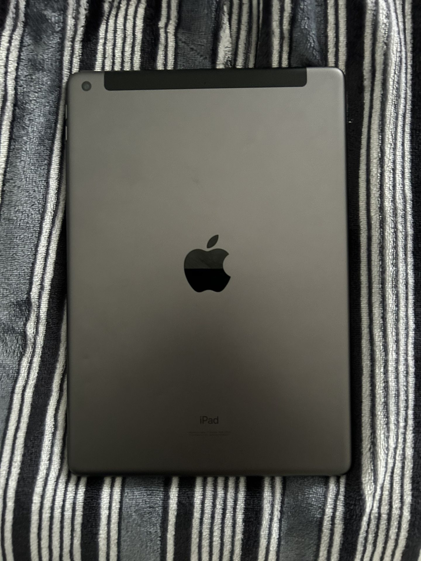 2020 Apple iPad Wi Fi 32 GB Space Gray (8th Generation)