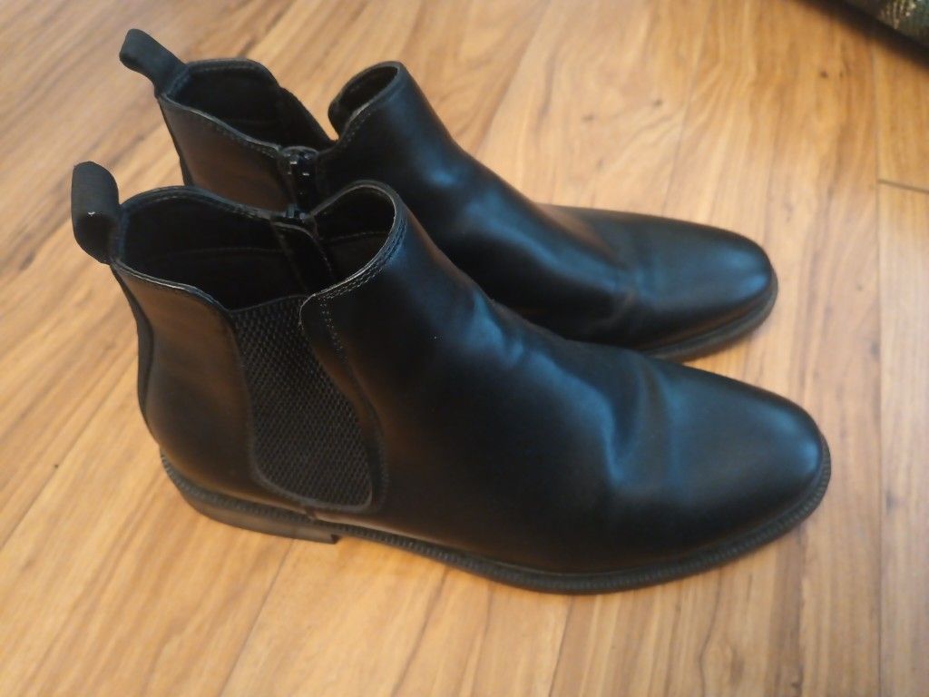 J. Ferrar Men's Blake Flat Heel Side Zippered Chelsea Books Black Size 9 1/2 M
