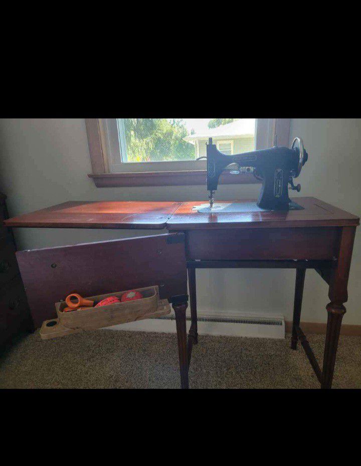 White Star Rotary Sewing Machine Table (Non Working)