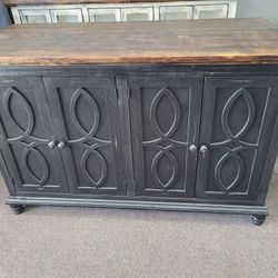 4 Door Dresser 