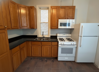 Oak Raised-Panel Kitchen Cabinet Set, L-Shape, Uppers & Lowers, Good