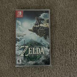 Brand New Zelda Tears of the Kingdom Game With Link Amiibo & Adventure Hip Pack