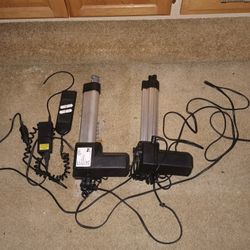 Two Linear Actuators With Remote