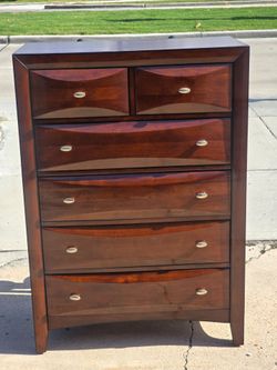 DRESSER