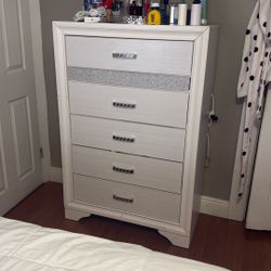 Men’s Dresser 