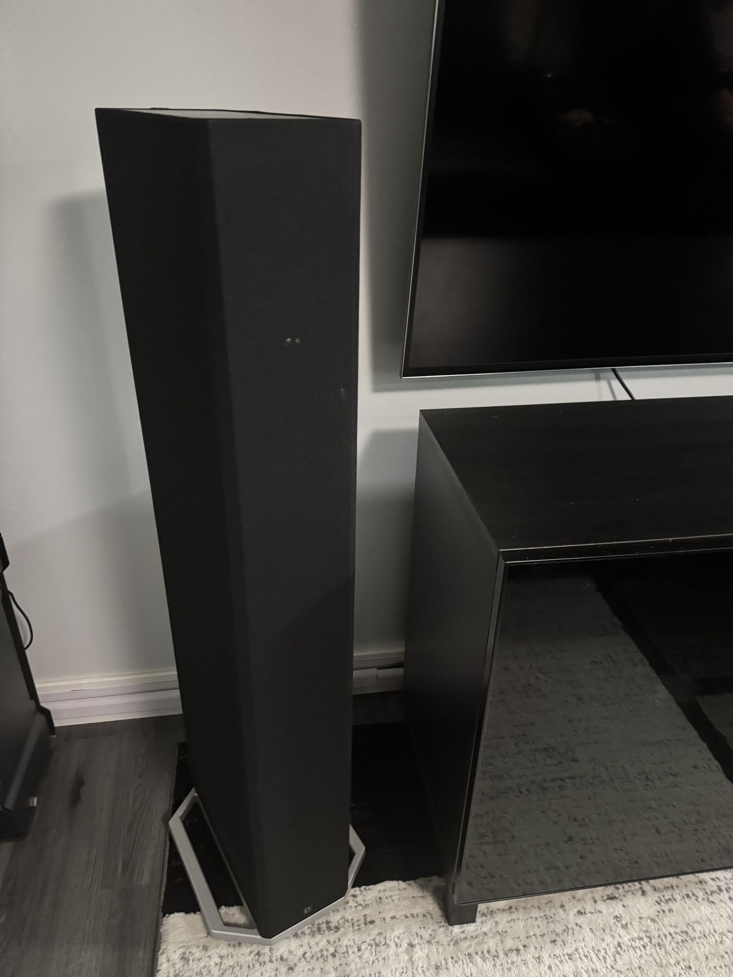 Home Theater Sound System - Definitive Technology 