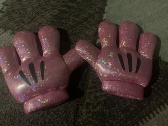 Minnie Mouse Hands