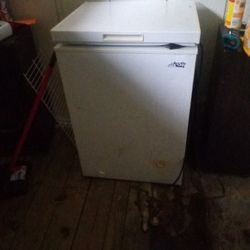 King Arctic Freezer In All Black Mini Fridge /Freezer
