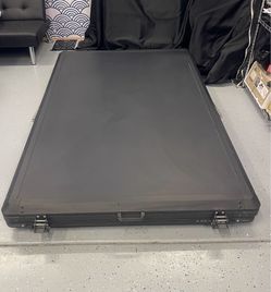 Hard shell rooftop tent