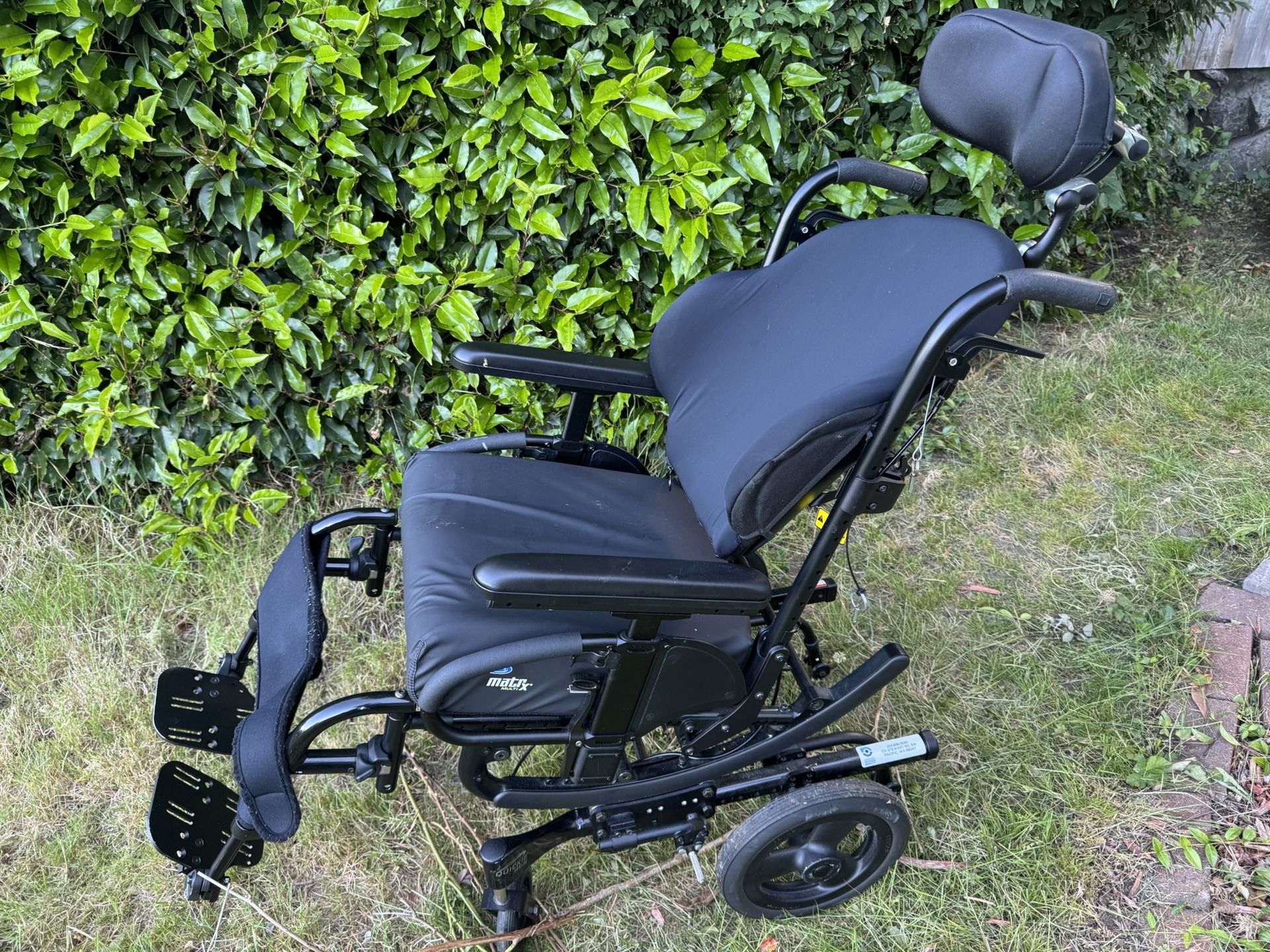 Manual wheelchair with Tilt-in-Space reclining function and Matrx Elite backrest system.