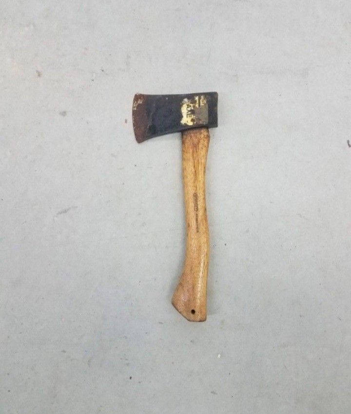 Vintage Stanley 1 1/4 Lb Hatchet