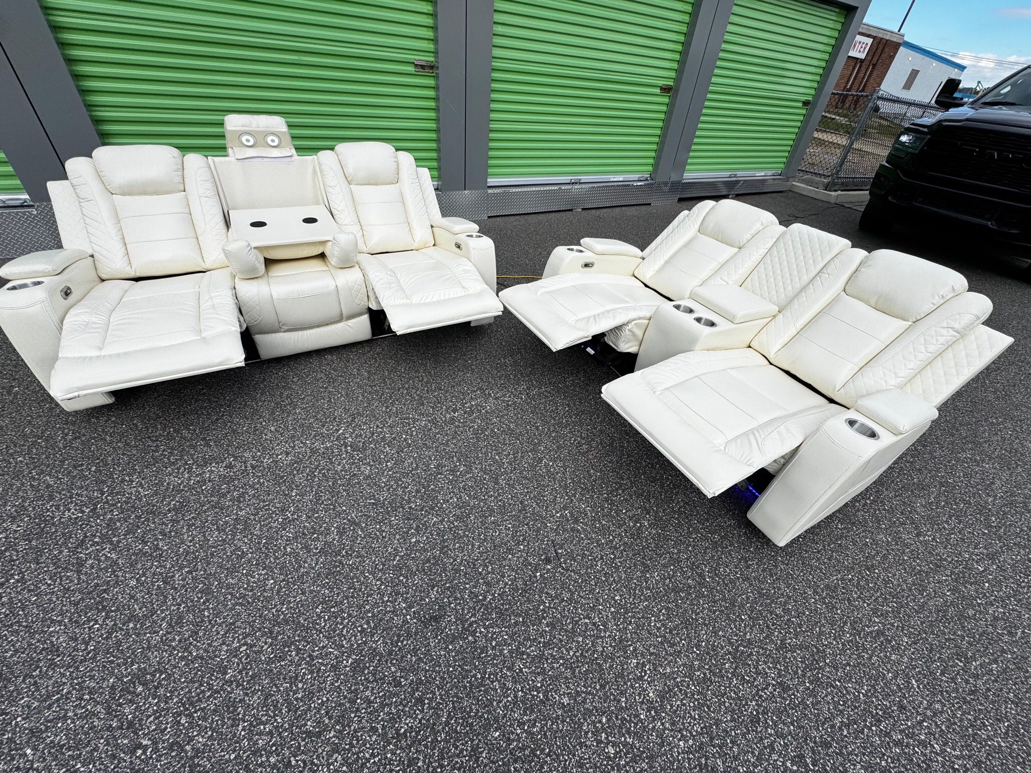 FREE DELIVERY 🚚 AND INSTALLATION - BRAND NEW 🆕 WHITE LEATHER POWER RECLINING SOFA & LOVE SEAT