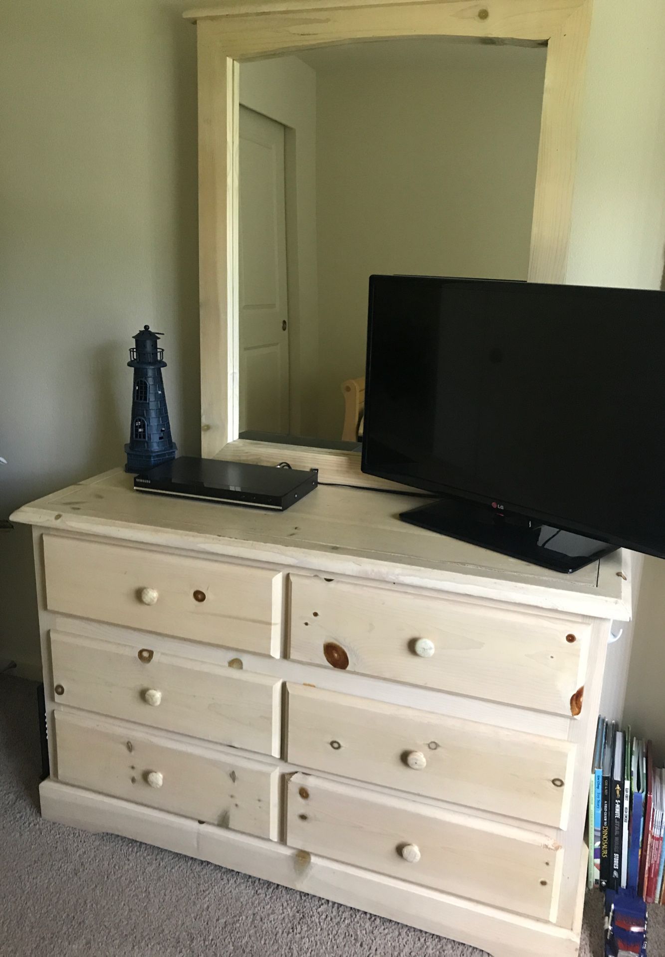 6 drawer Dresser with mirror