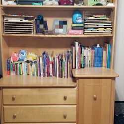 Changing Table With Removable Top Shelves 