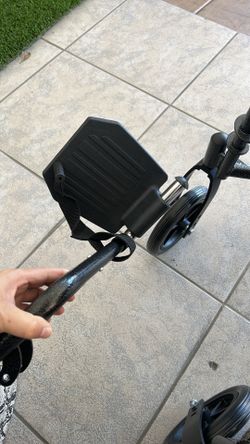 Wheelchair with foot hold