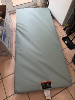 Free  hospital bed mattress Never used free