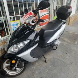 150CC MOTORCYCLE SCOOTER like New 