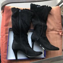 Woman black sweade boots size 7.5